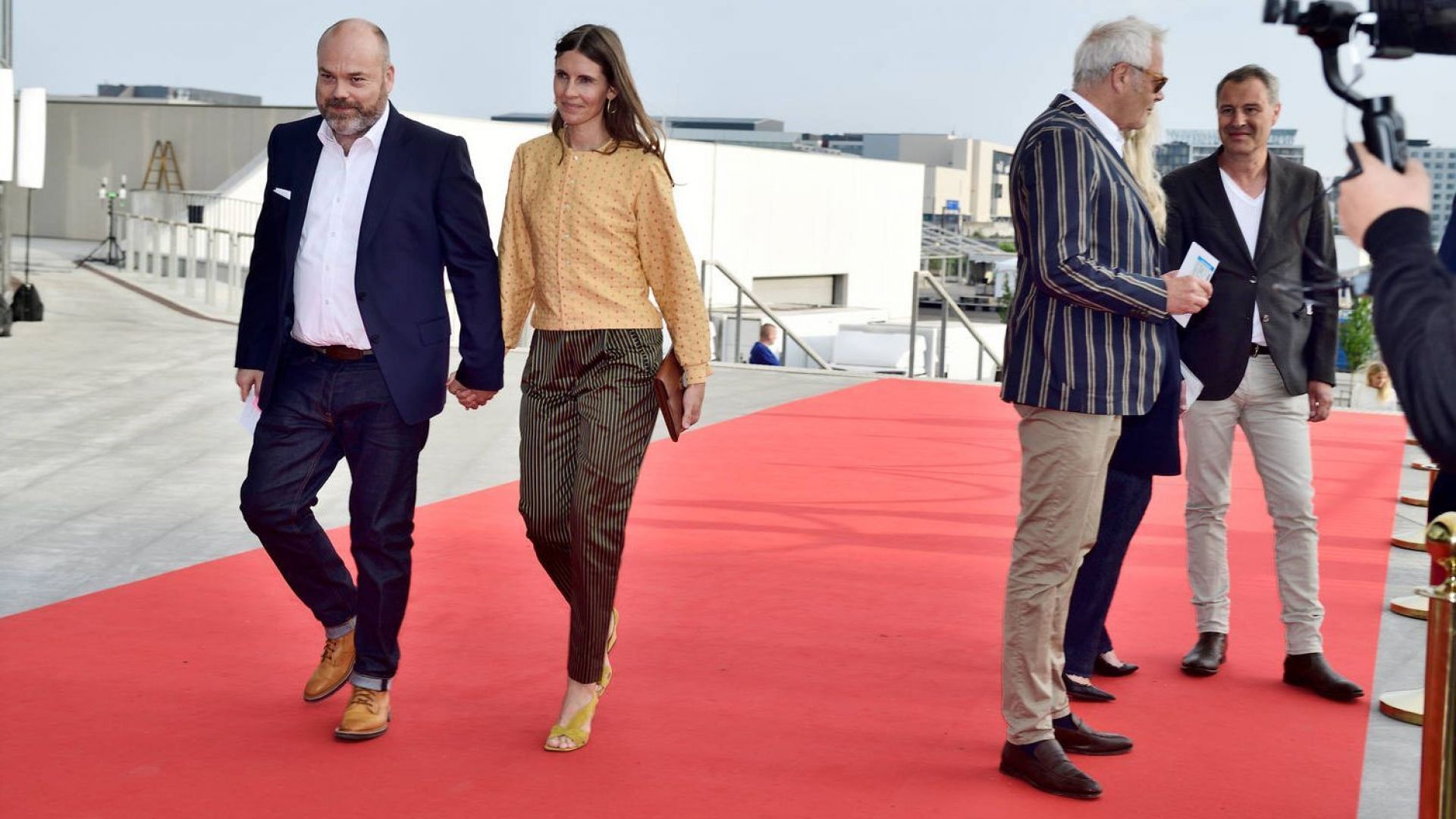 Сред стотиците жертвите на атентатите в Шри Ланка са три