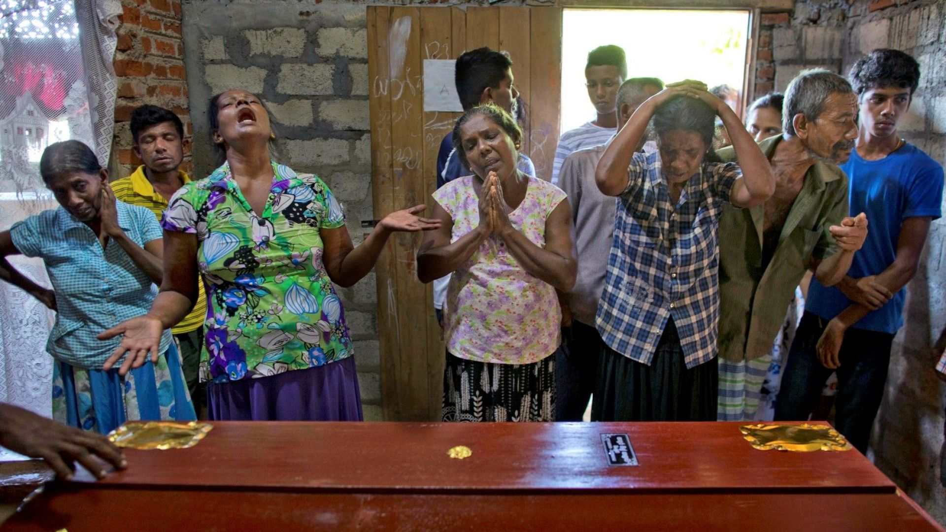 Решението на правителството на Шри Ланка да блокира всички социални