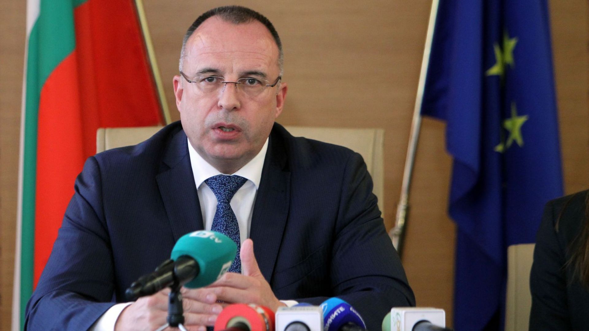 Министърът на земеделието Румен Порожанов е поел ангажимент да назначи