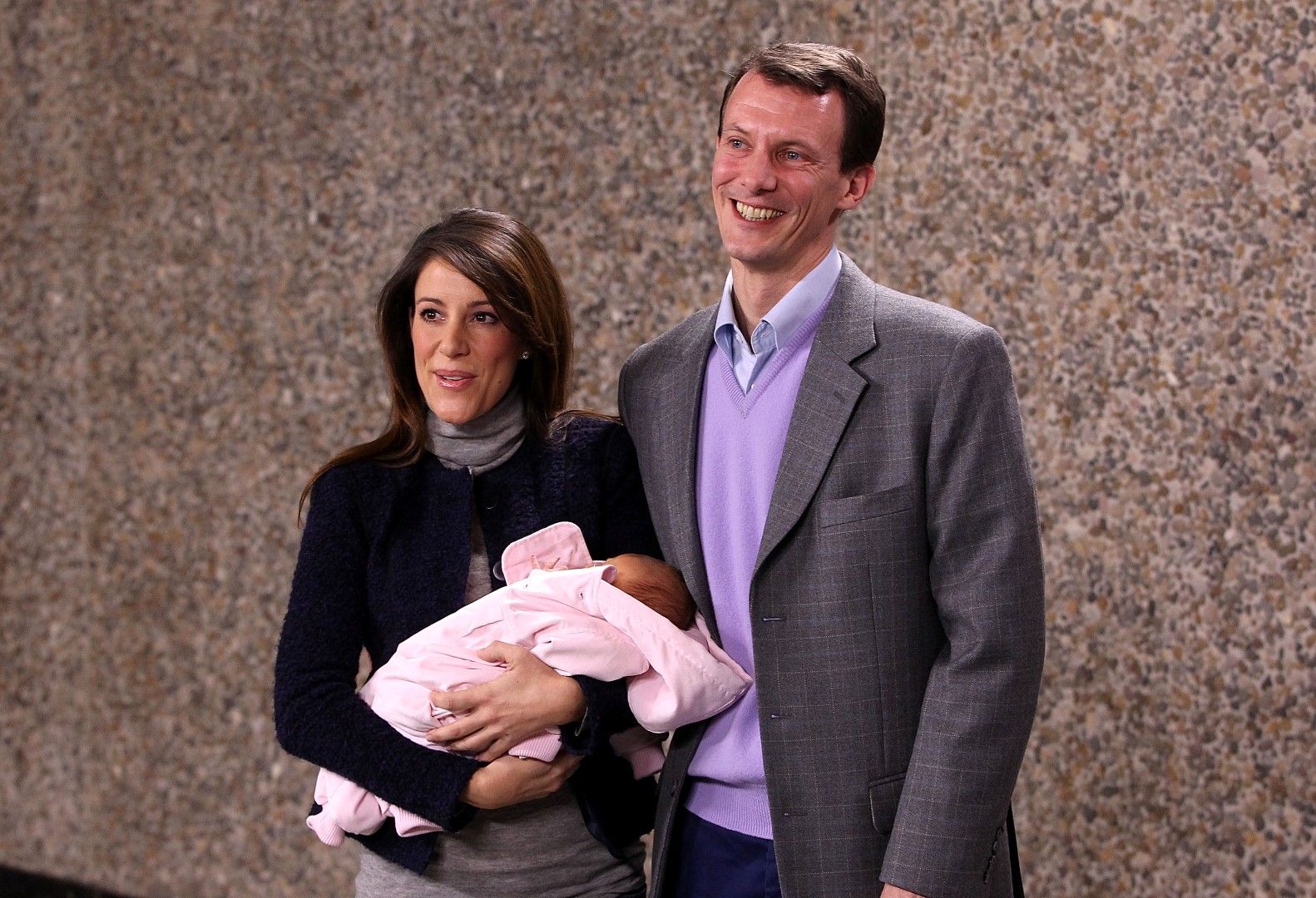 Датската принцеса Мари и принц Йоахим представят новороденото си момиченце - 27 януари 2012