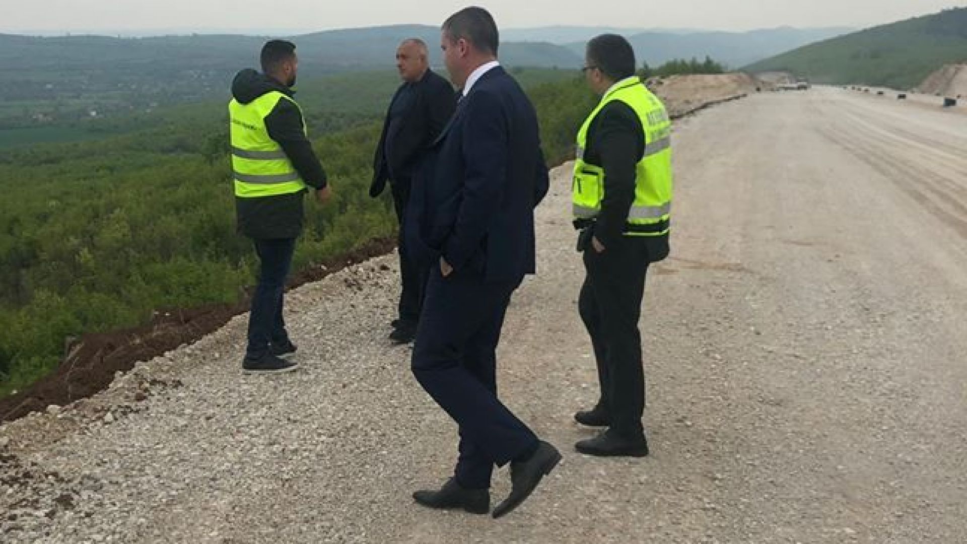 Премиерът Бойко Борисов провери напредъка при изграждането на отсечката между