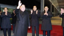 Ким Чен-ун прекоси границата с Русия и бе посрещнат с хляб и сол (видео)
