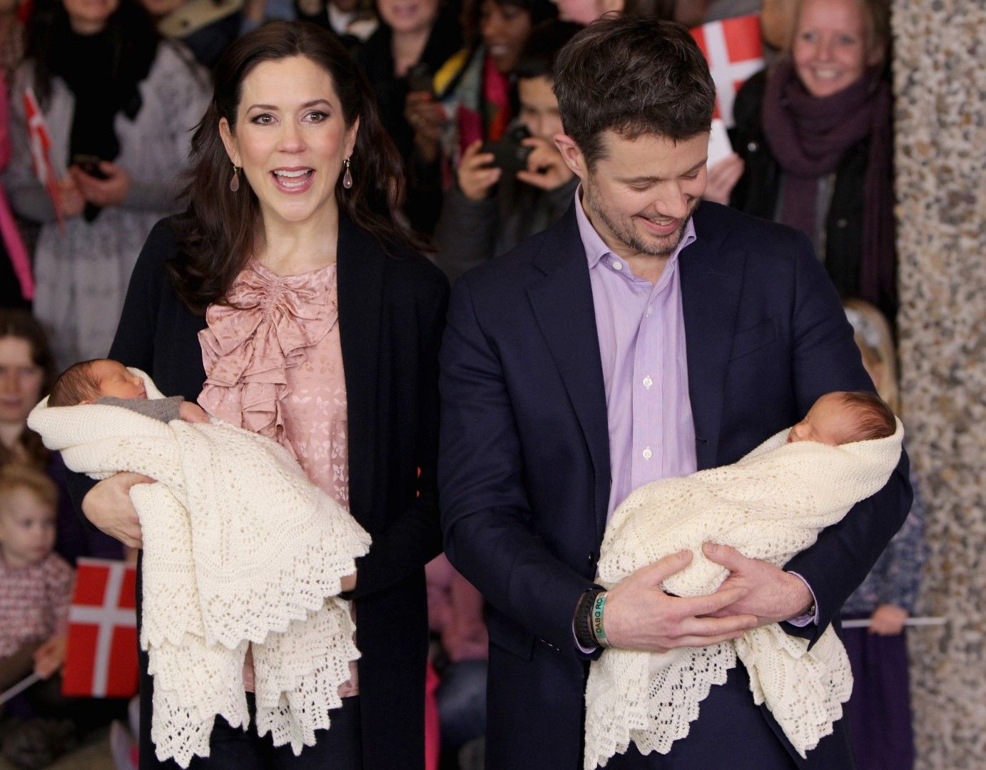 Датската принцеса Мери и принц Фредерик с новородените си близнаци - 14 януари 2011