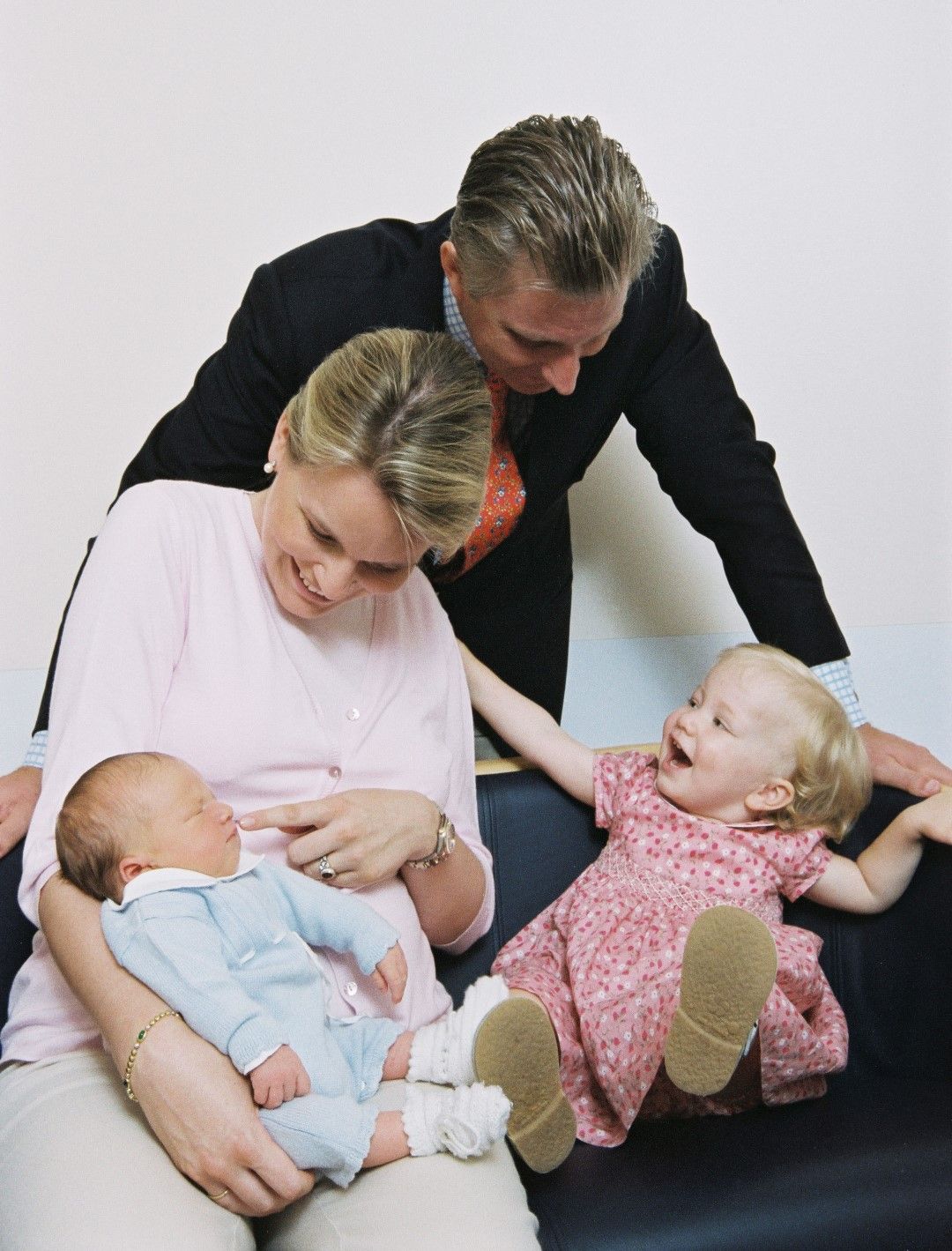 Белгийската принцеса Матилд и принц Филип с дъщеря си Елизабет и новородения принц Габриел - 22 август 2003