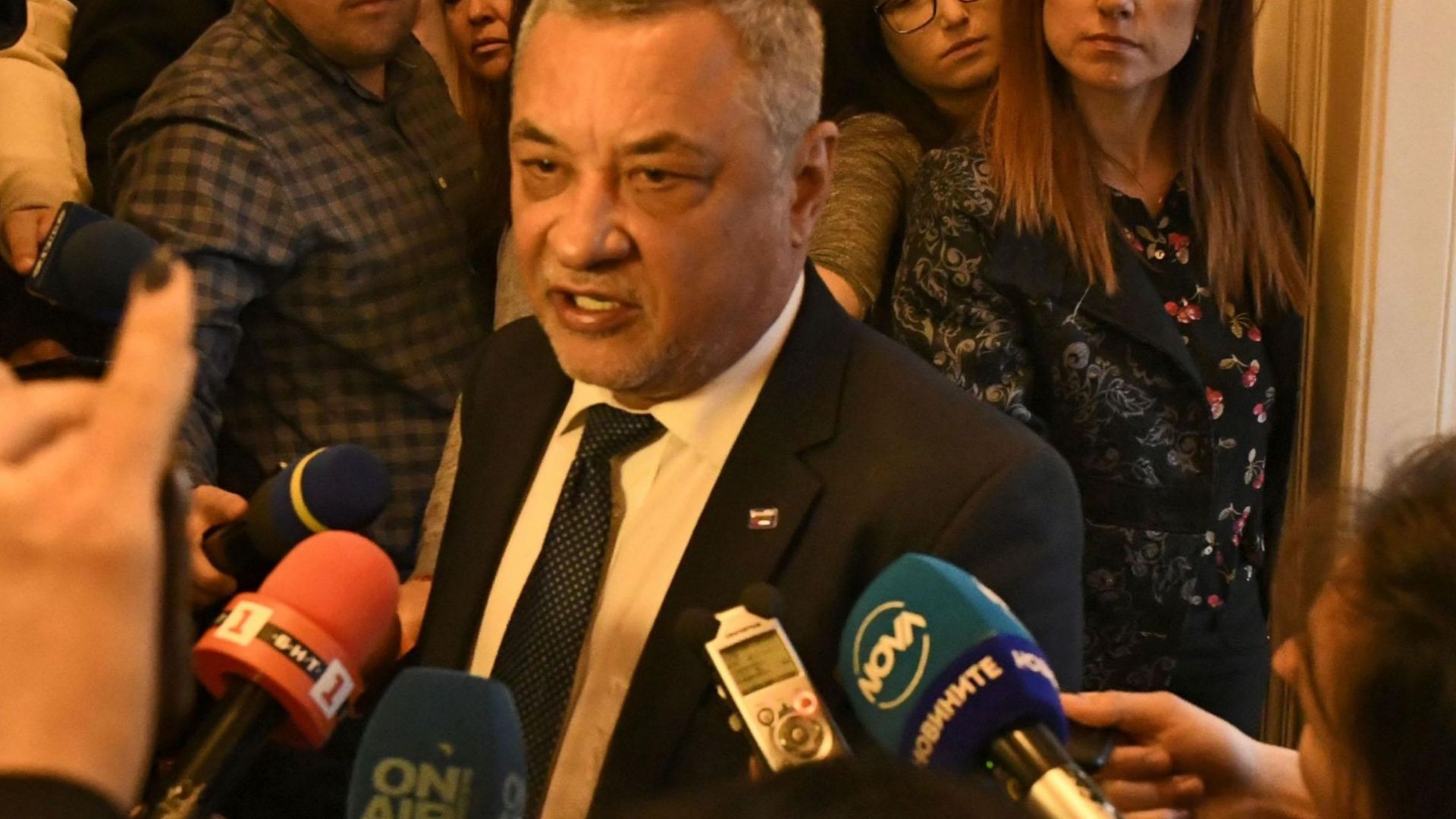 Валери Симеонов отново обяви че ще съди човека който е подал