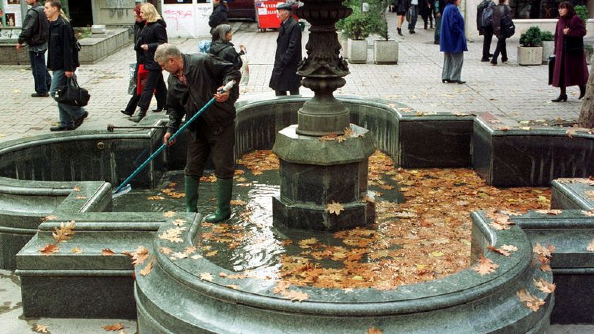 14 г. след смъртта на Веселин пускат фонтана на пл. "Славейков"