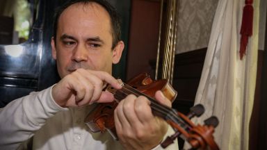 Майсторът на цигулката Иван Пенчев – когато музиката е мисия