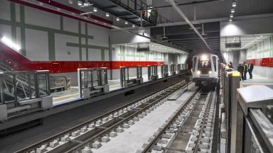 Ето ги новите станции на метрото - вече с огради срещу самоубийци (снимки)