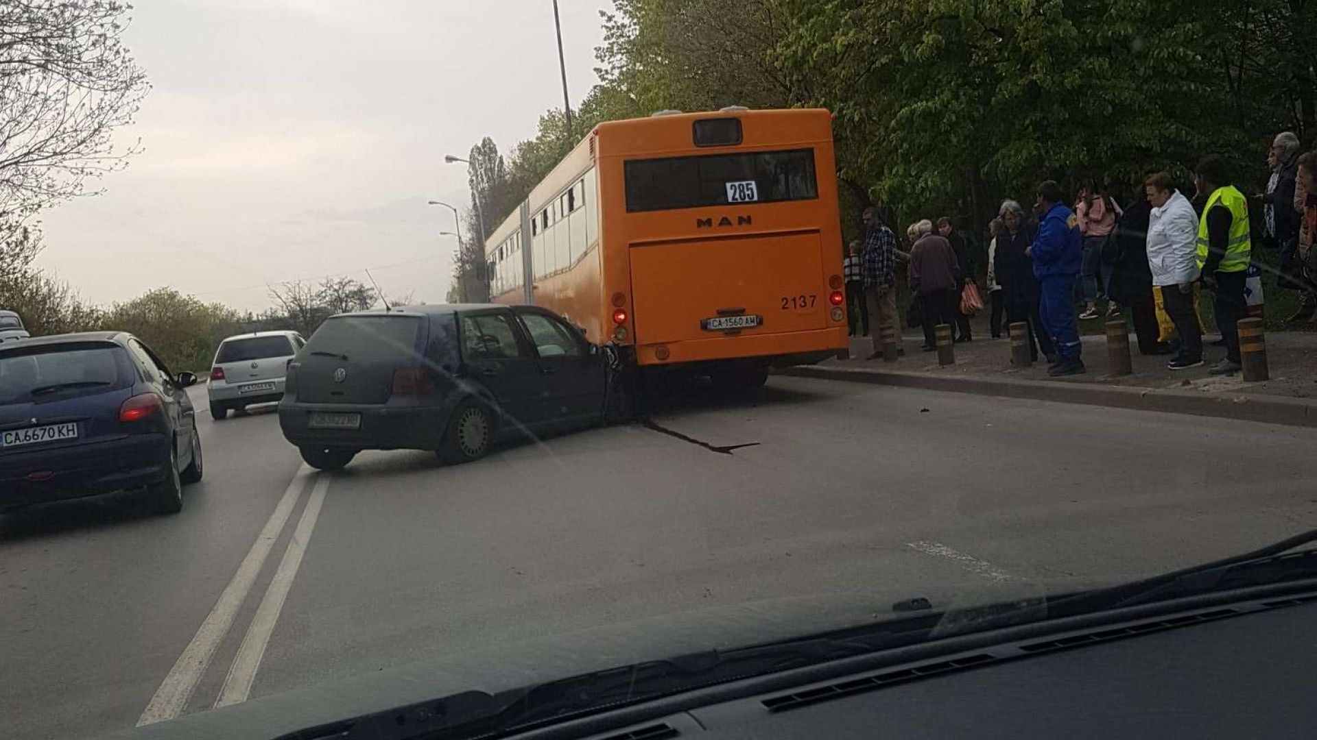Куриозна катастрофа стана в час пик в столичния квартал Надежда