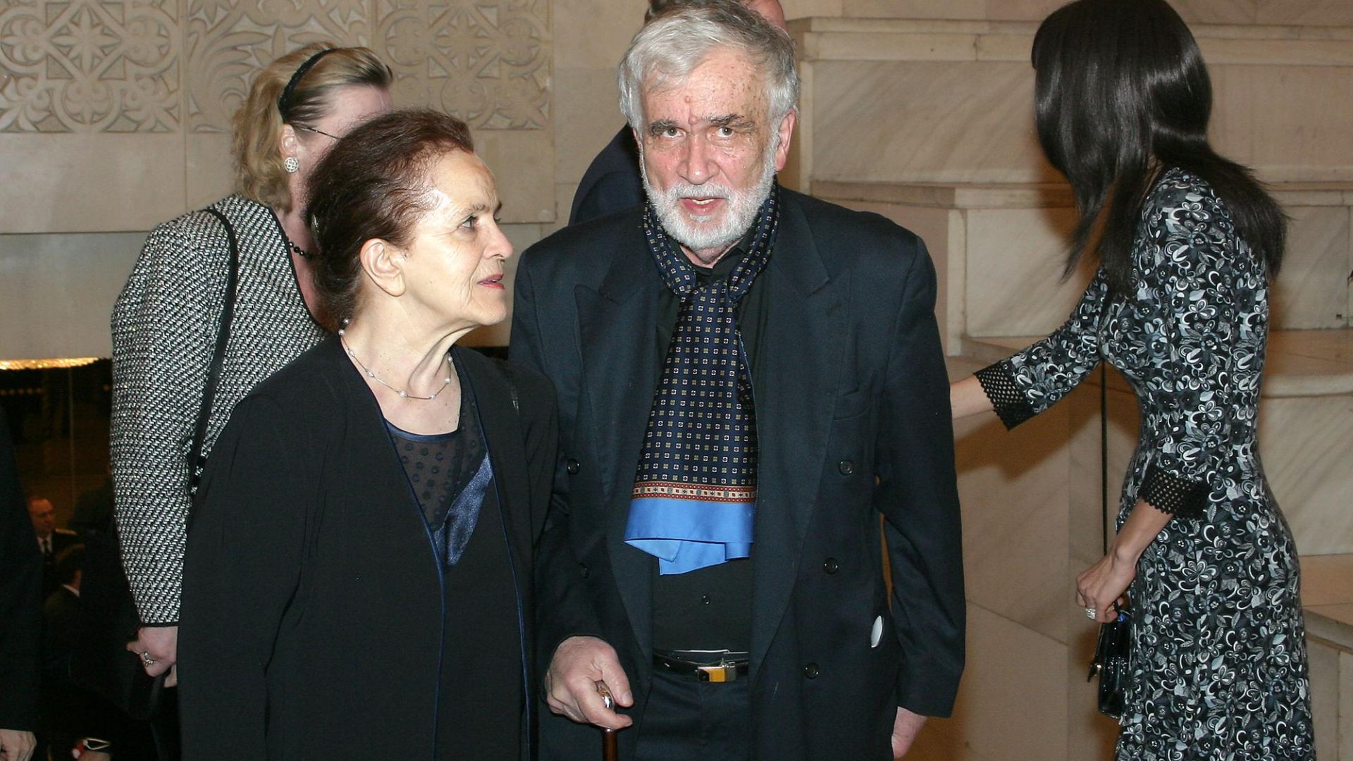 12 картини на известната българска художничка Дора Бонева съпруга на