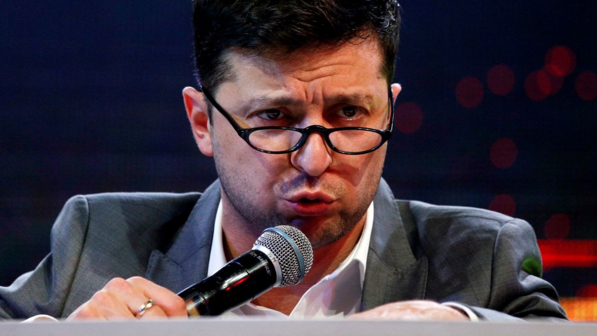 Новоизбраният президент на Украйна Володимир Зеленски призова Запада за по строги