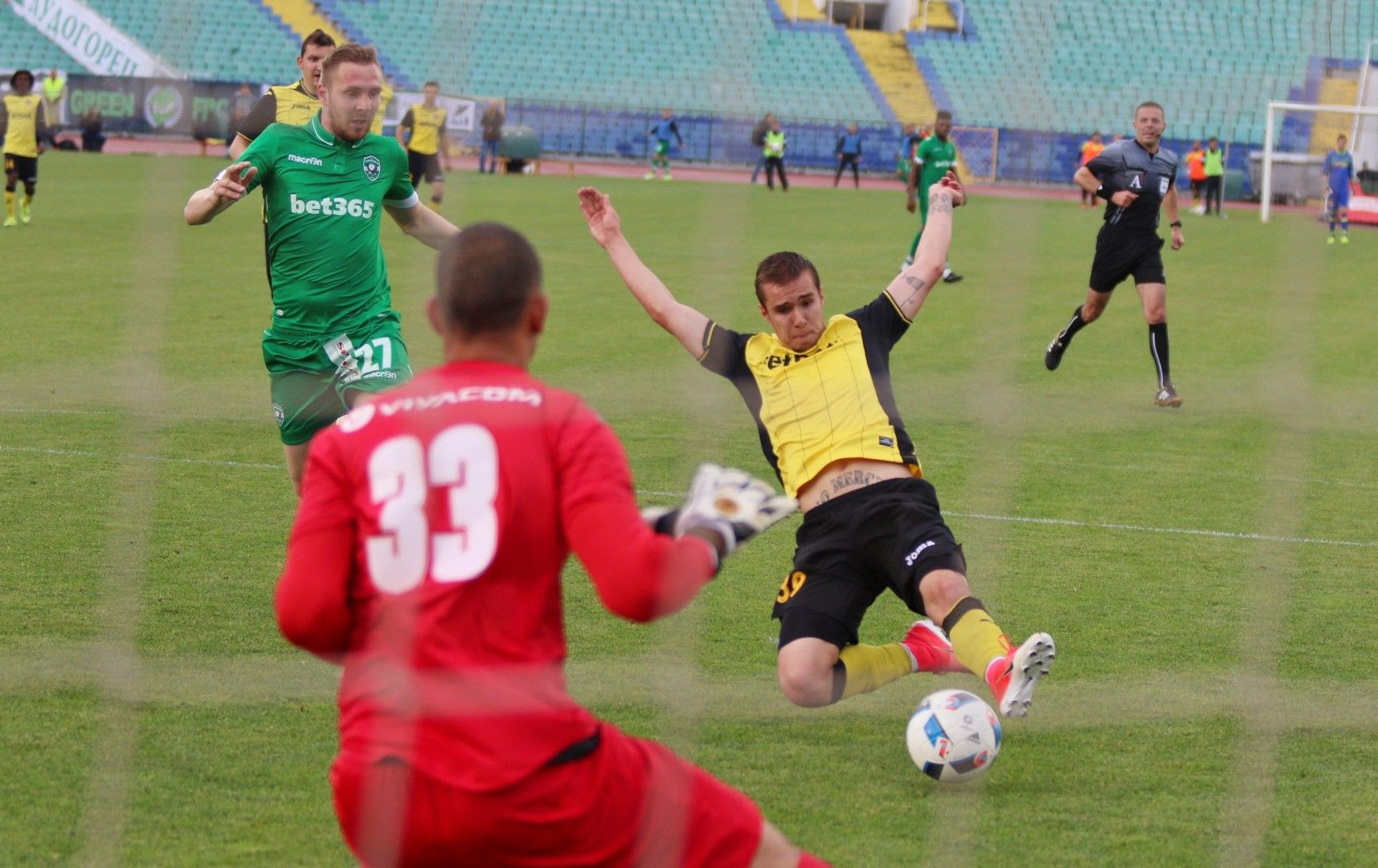 2017 г., Ботев - Лудогорец 2:1. Пловдивските фенове изпълниха два сектора на Националния стадион, за да видят триумфа.