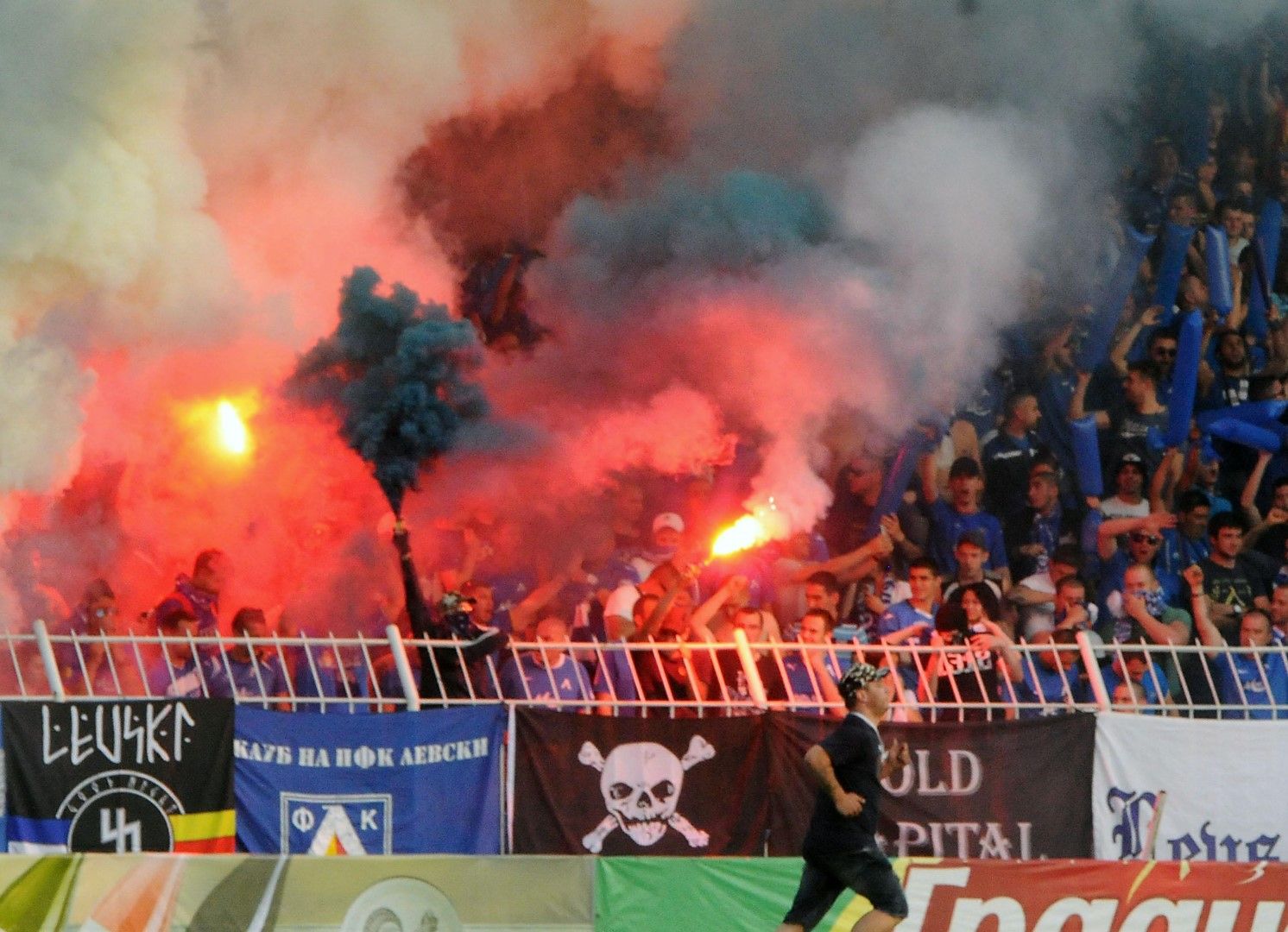 2015 г., Черно море - Левски 2:1 с продължения. Над 10 000 левскари последваха отбора за финала в Бургас, като мачът си беше домакински за гранда