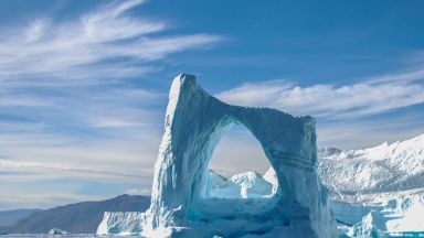 Топенето на ледовете в Гренландия е повишило нивото на моретата с 11 милиметра