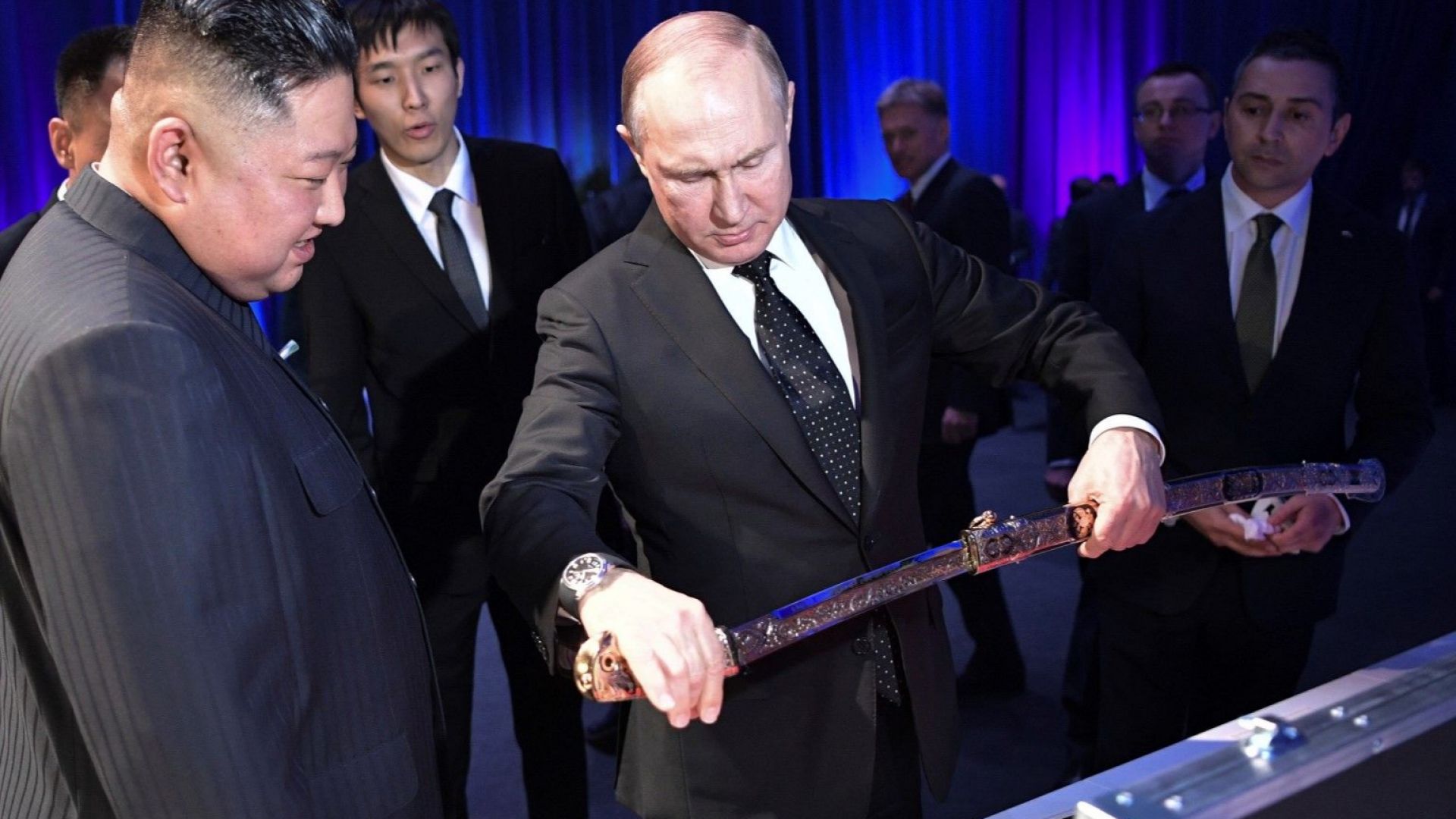 Путин получи от Ким корейски меч - "силата и душата на народа"