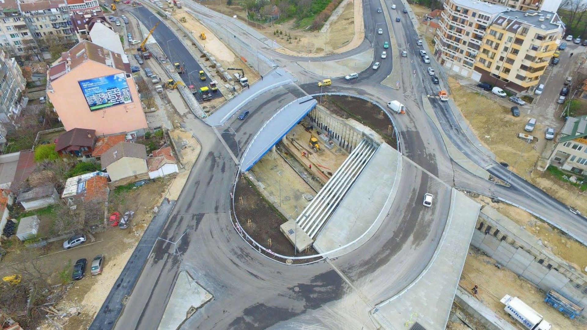 Премиерът Бойко Борисов призова варненските шофьори и мотористи да не