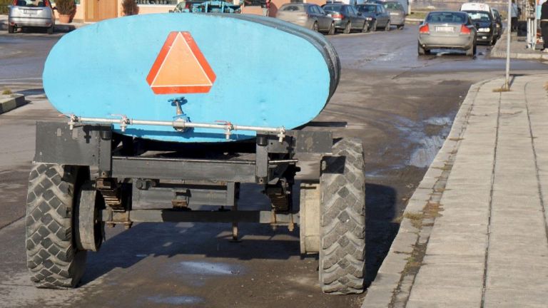 От днес градът трябва да се снабдява с вода с водоноски | Днес.dir.bg