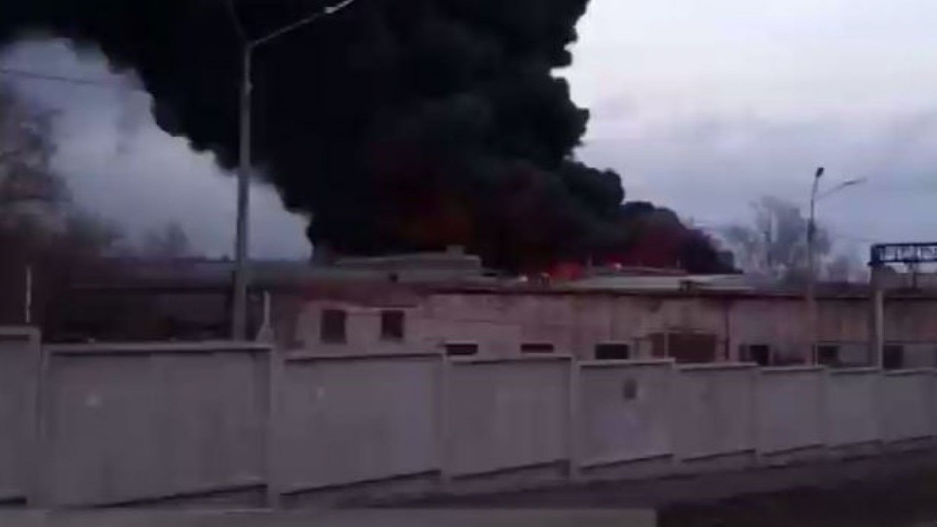 На територията на ракетния завод Красмаш в Красноярск е възникнал