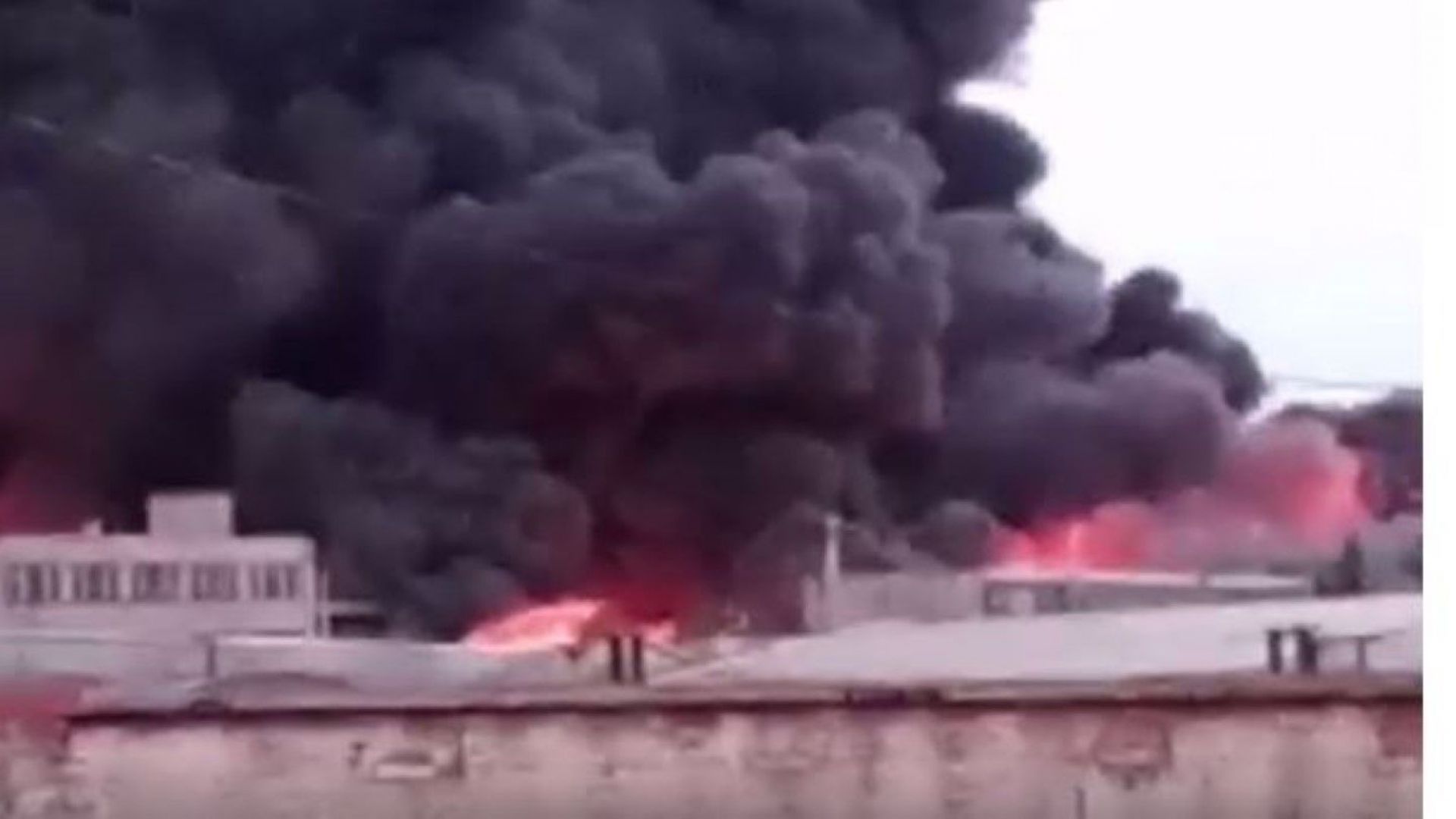 Пожар в голям завод за балистични ракети в Русия (видео)