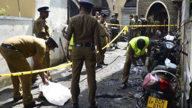 Полицията в Шри Ланка откри 15 тела след престрелка и експлозии