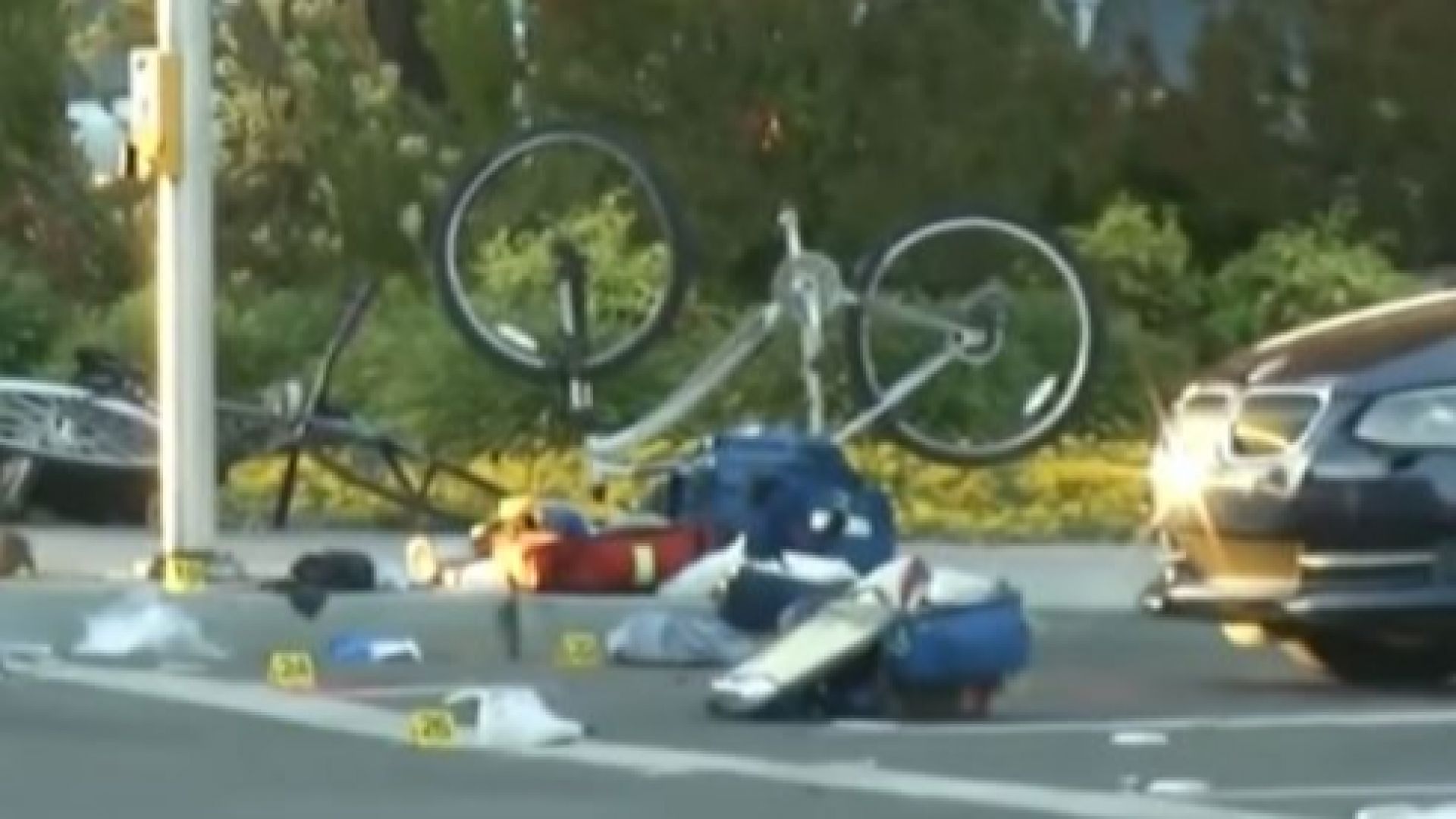 Бивш американски военен се вряза с автомобила си в минувачи