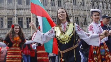 Ева Майдел и българи от цяла Европа поведоха Голямото хоро в Брюксел