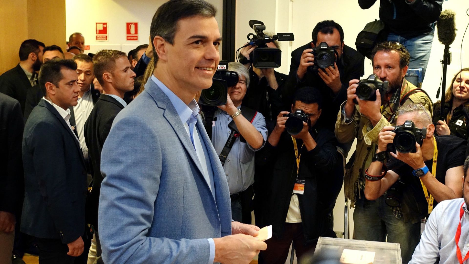 Испанските социалисти получават най много гласове на извънредните парламентарни избори в