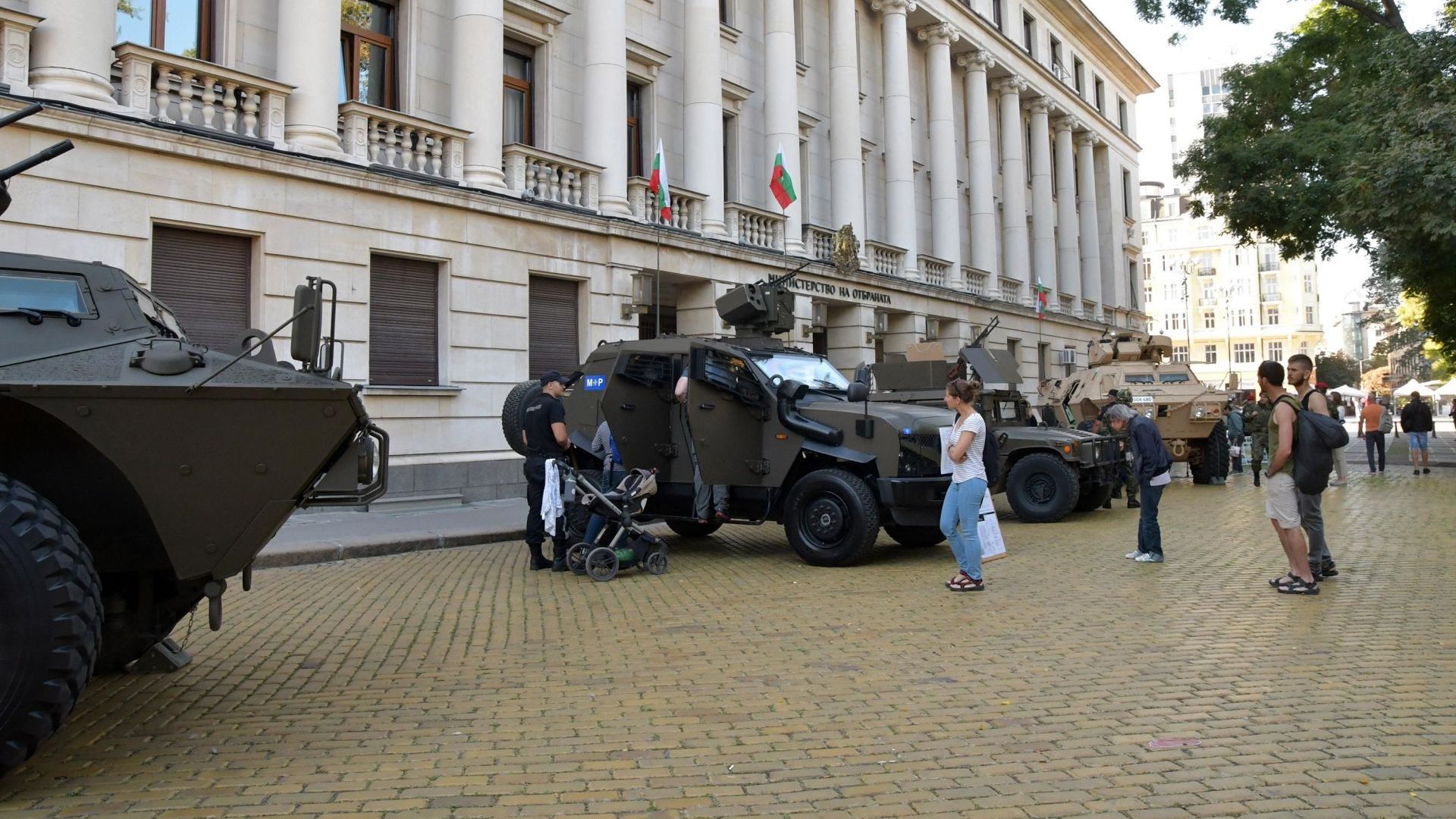 Във връзка с подготовката за военния парад в Деня на