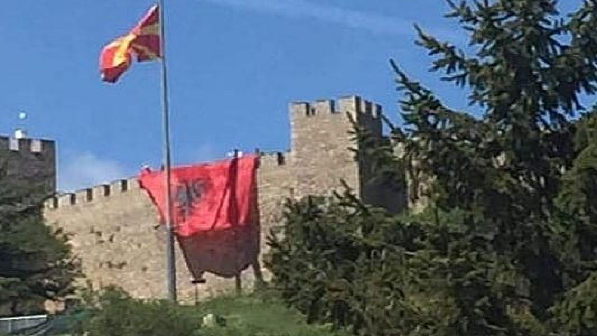 Лицето, което постави вчера знамето на Албания на Самуиловата крепост
