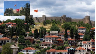  Огромно албанско знаме над Самуиловата цитадела скандализира Охрид 