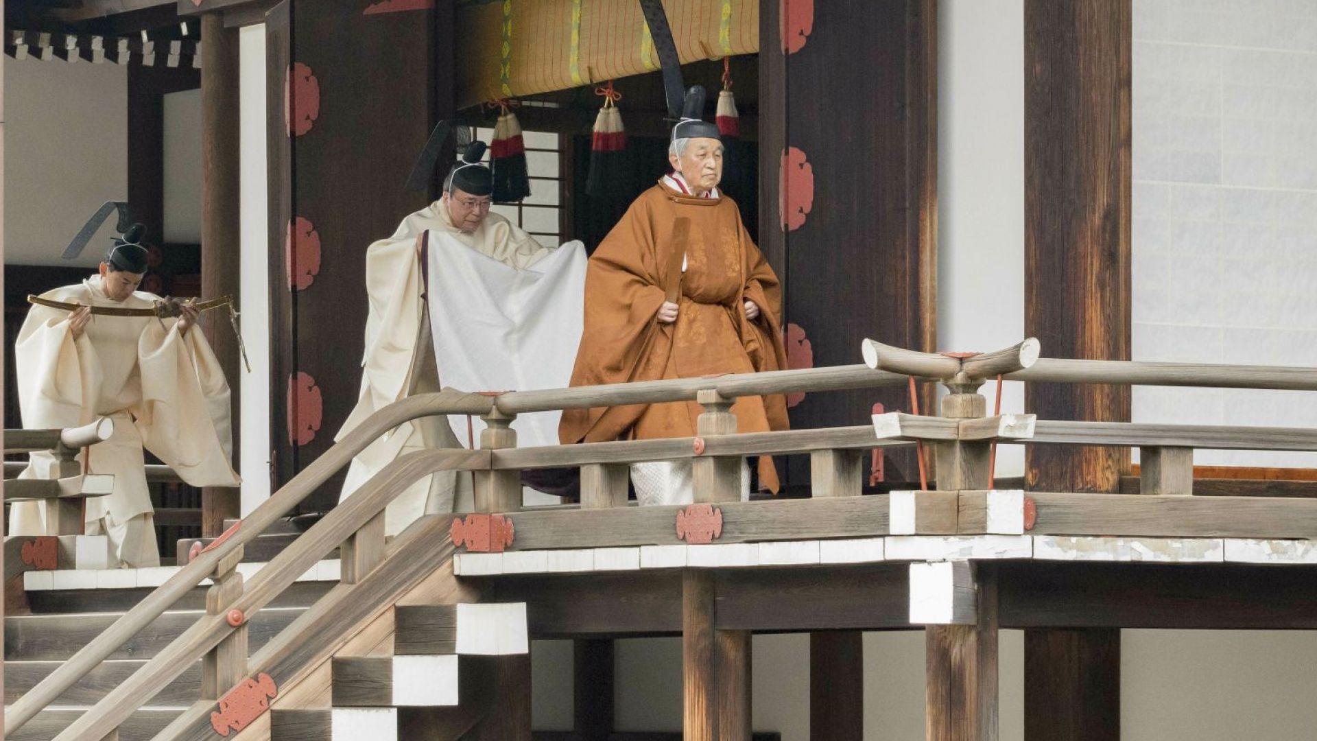 Сменя се цяла императорска ера: Акихито обяви официално абдикацията си (снимки)