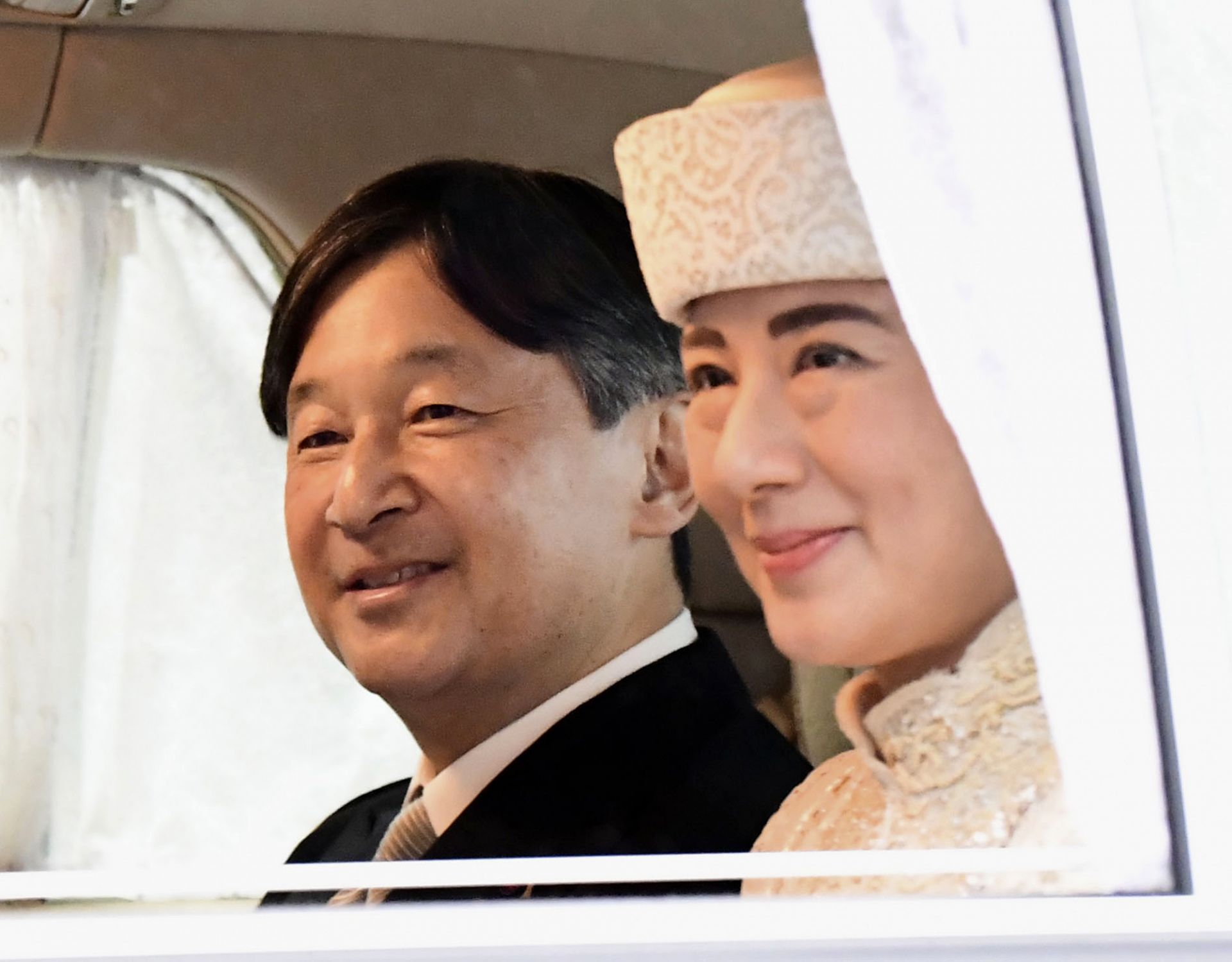 Новият японски император със съпругата си