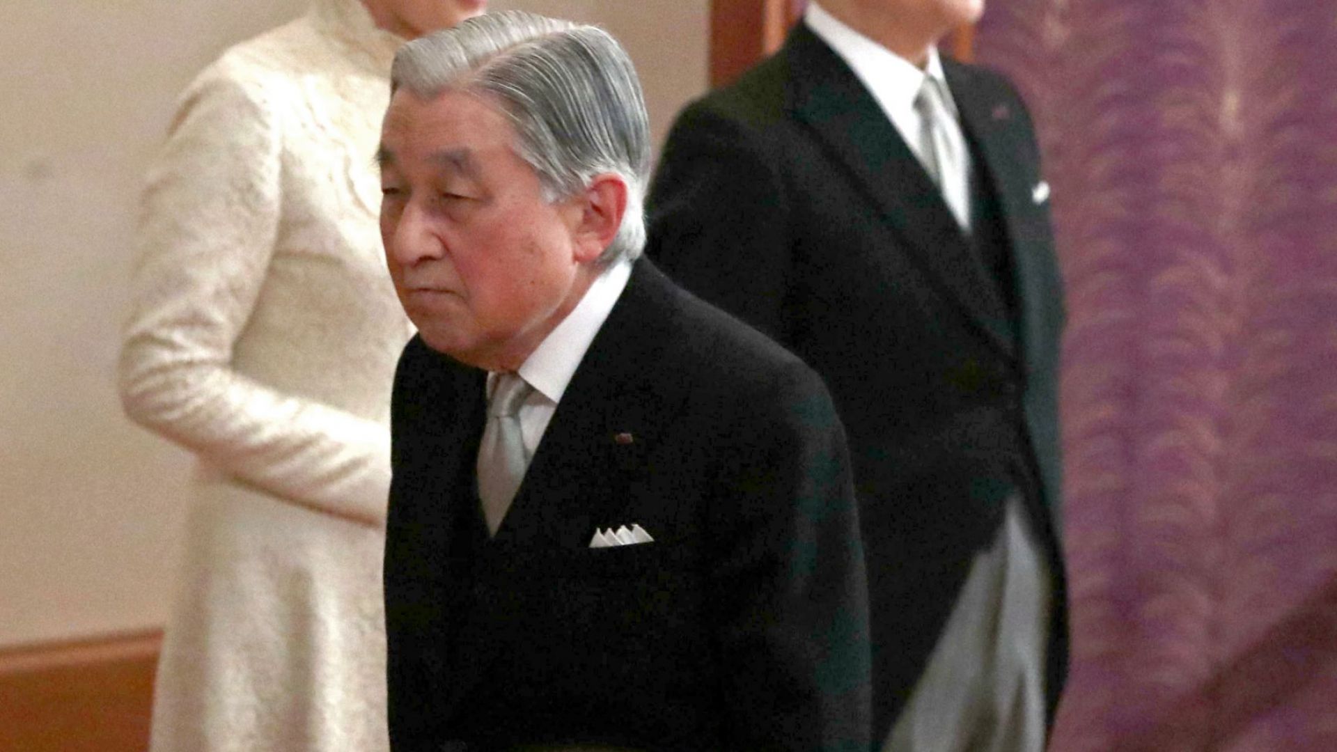 10 минути за смяната на цяла една императорска ера Толкова