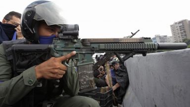 Осуетихме "незначителен" опит за преврат, заяви военният министър на Венецуела
