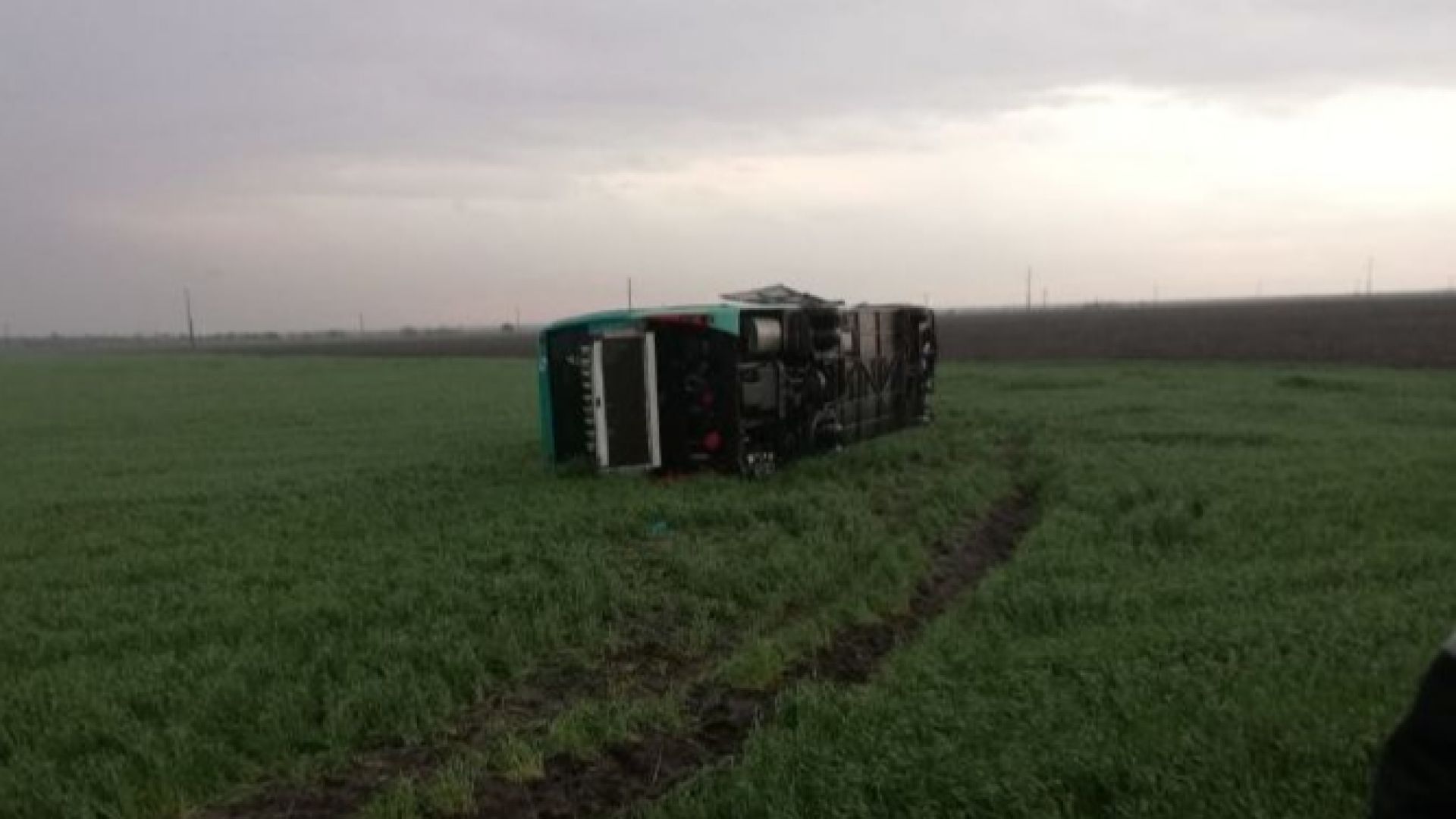 Мощно торнадо се изви на около 50 километра северно от