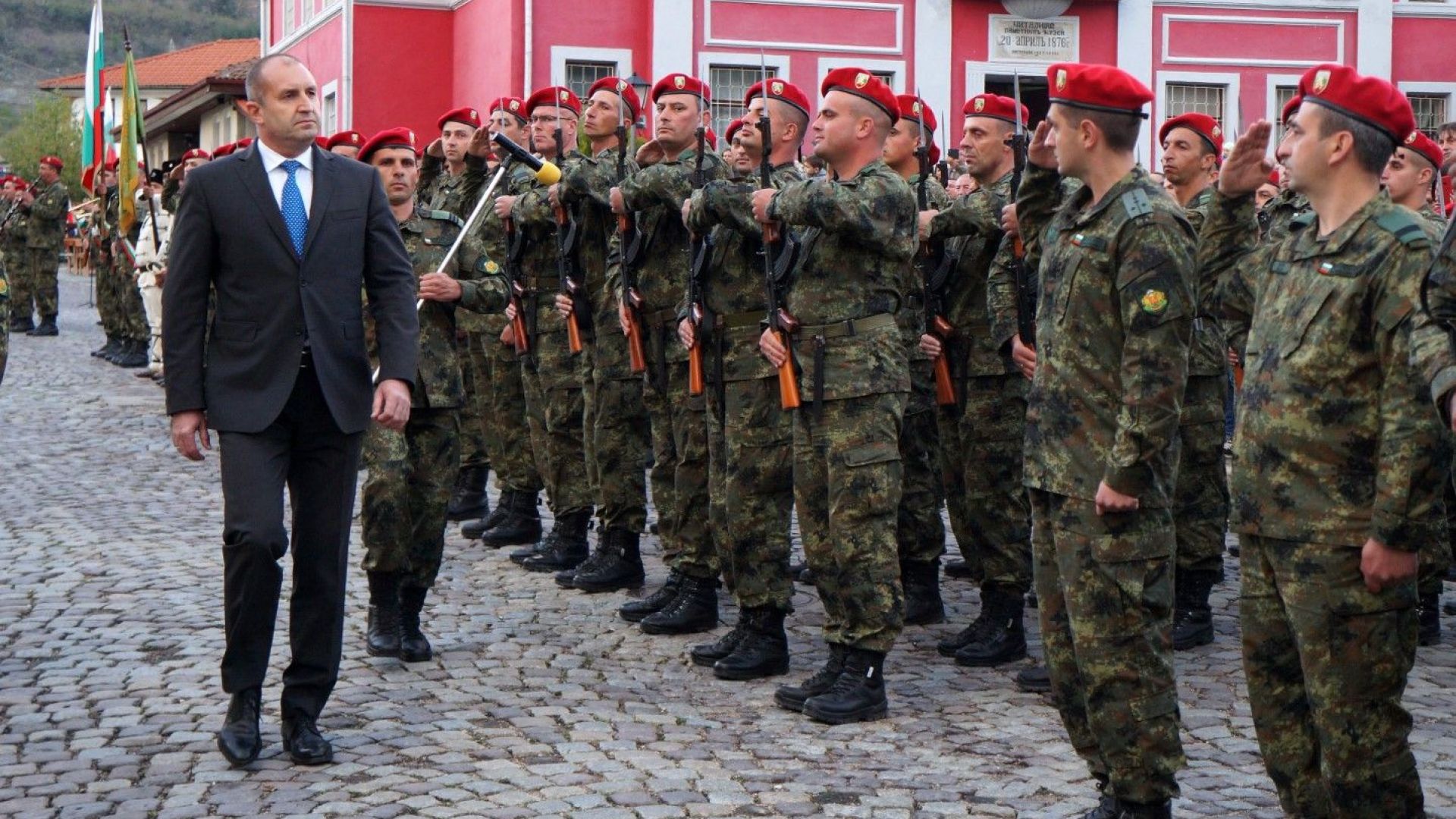 Стотици жители и гости на Клисура присъстваха тази вечер на