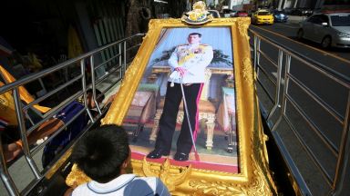 Новият крал на Тайланд обяви брака си и името на новата кралица