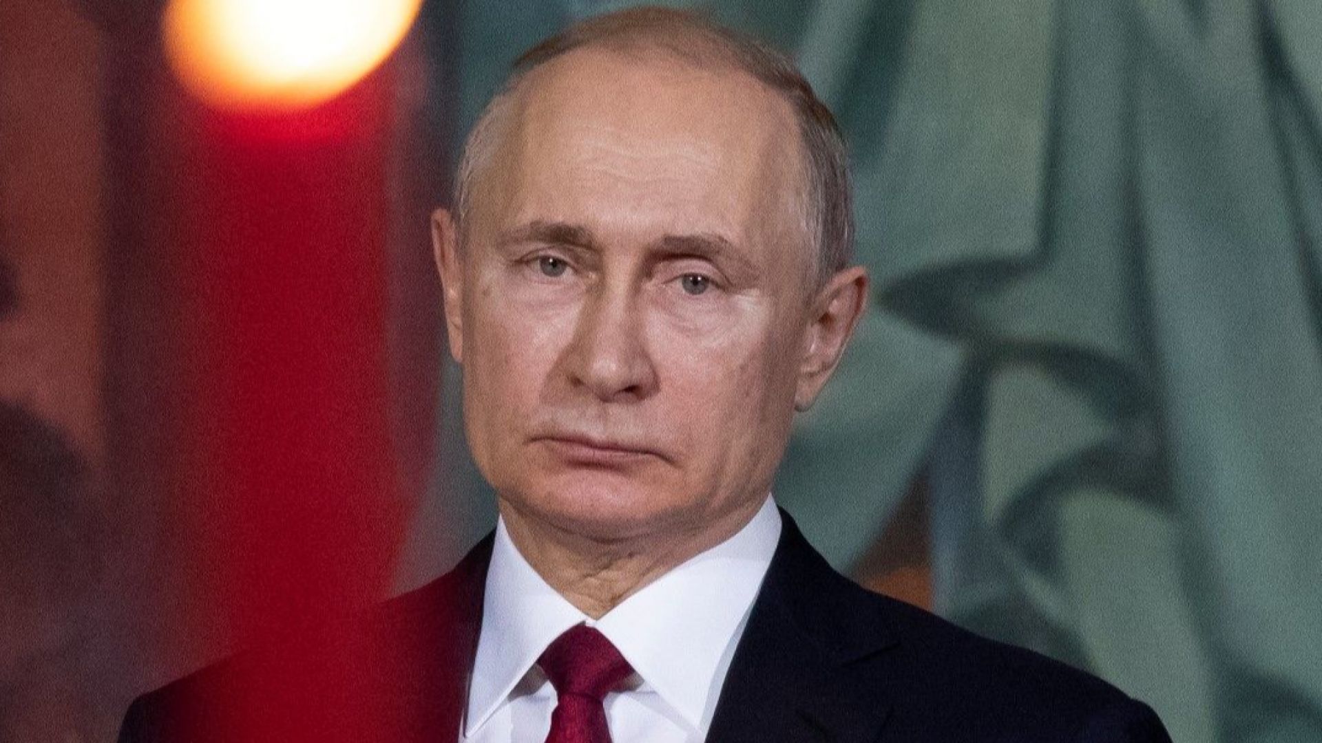 Руският президент Владимир Путин подписа закона който разширява правителствения контрол