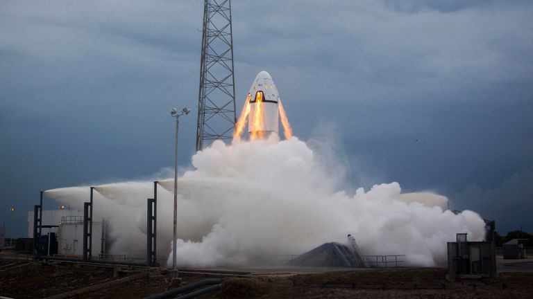 SpaceX тества евакуационната система за астронавти