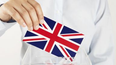 Англия и Северна Ирландия гласуват на местни избори