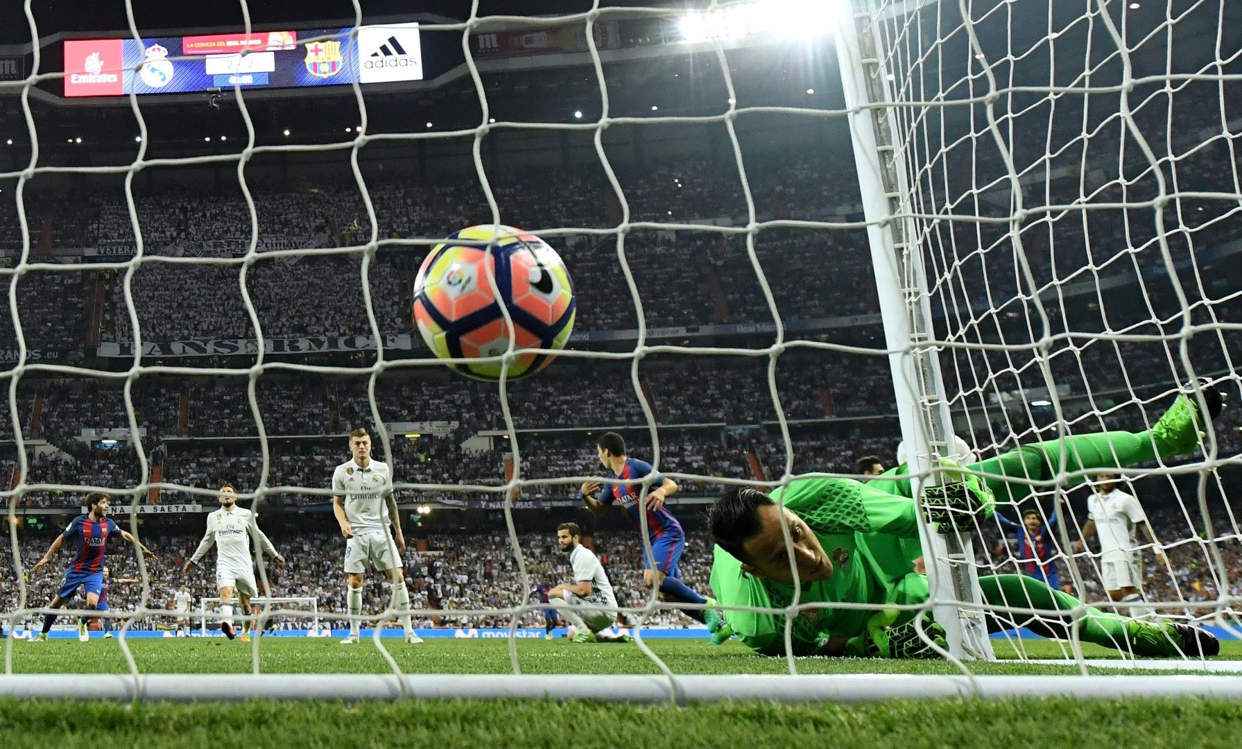 23 април 2017 г., Реал - Барселона 2:3. Епохално Ел Класико, което е решено с последния удар по топката в мача. Секунда преди изтичането на добавеното време, Меси пронизва Кейлор Навас в близкия ъгъл - 2:3!