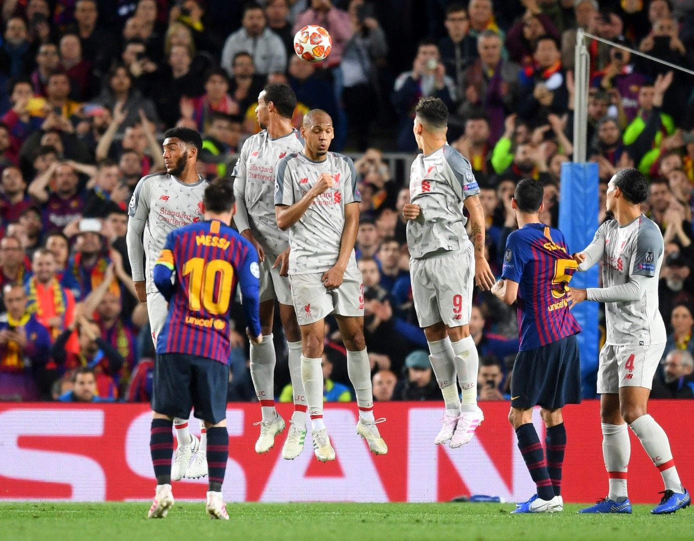 1 май 2019 г., Барселона - Ливърпул 3:0. Изпълнението му бе като на компютърна игра. Недостижимо за стената и за вратаря Алисон