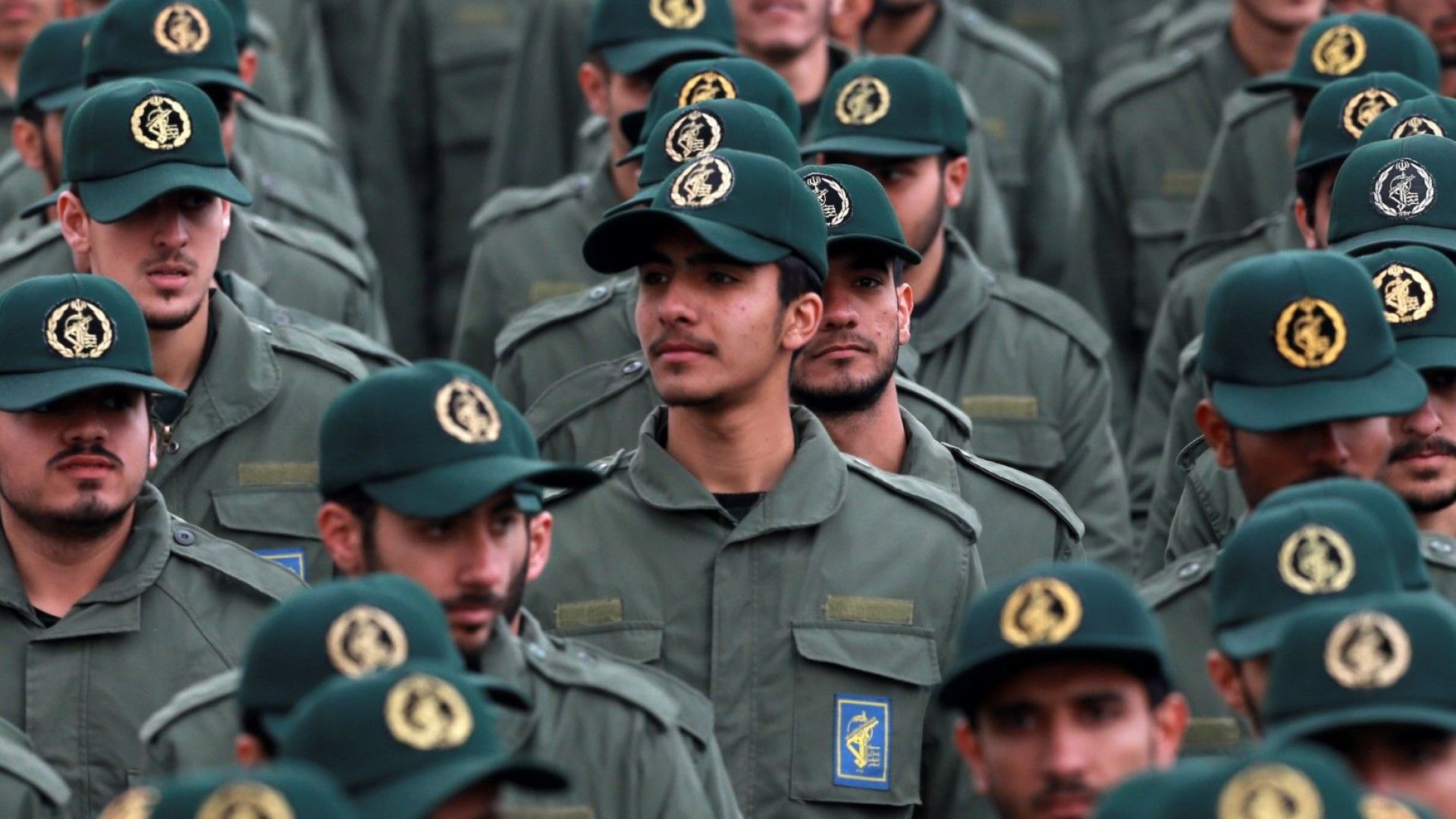Като сигнал към властите в Иран САЩ изпращат ударна група