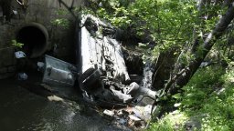 Абитуриент загина, след като колата му падна в дере край Сатовча