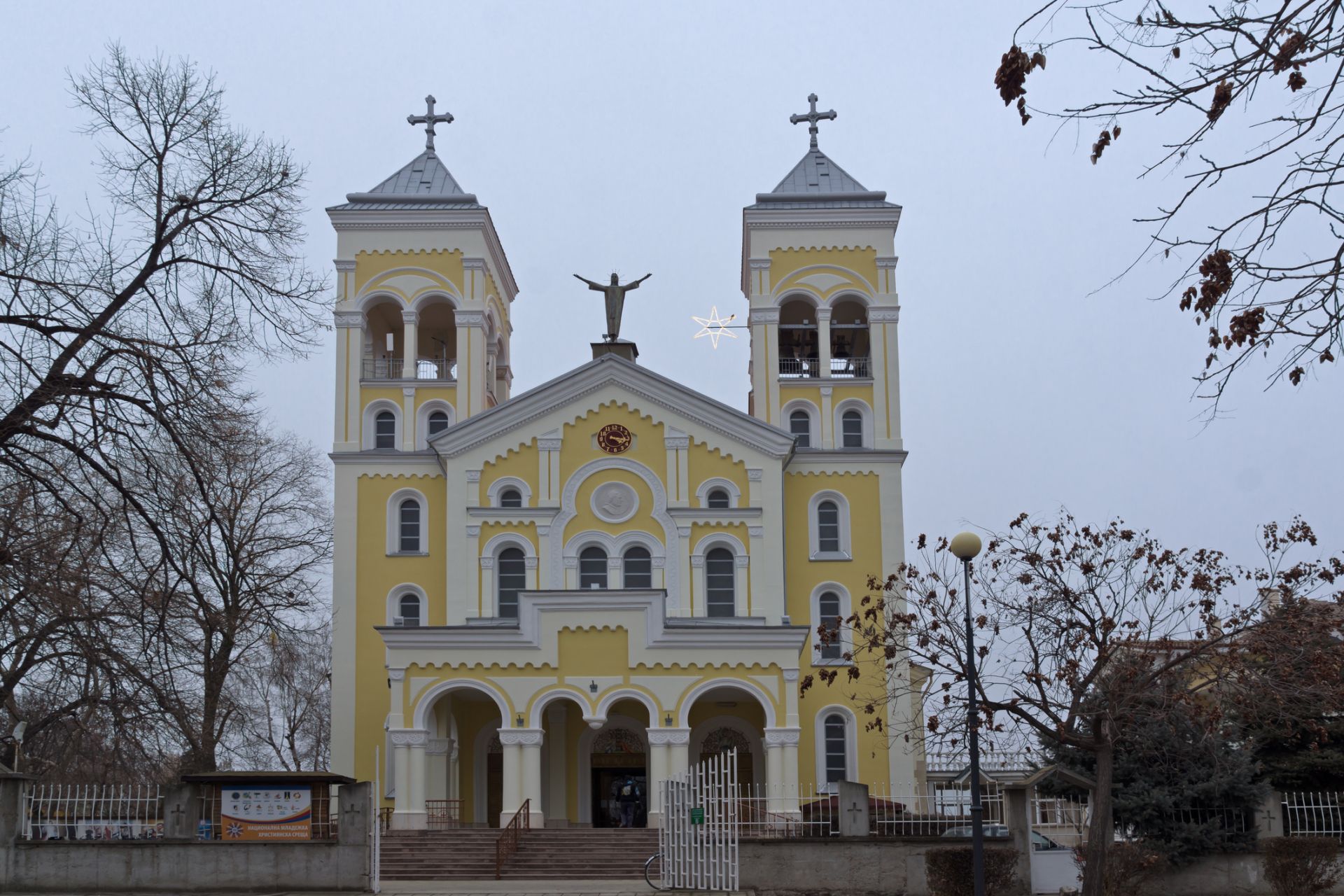 Църквата "Пресвето сърце Исусово" в Раковски