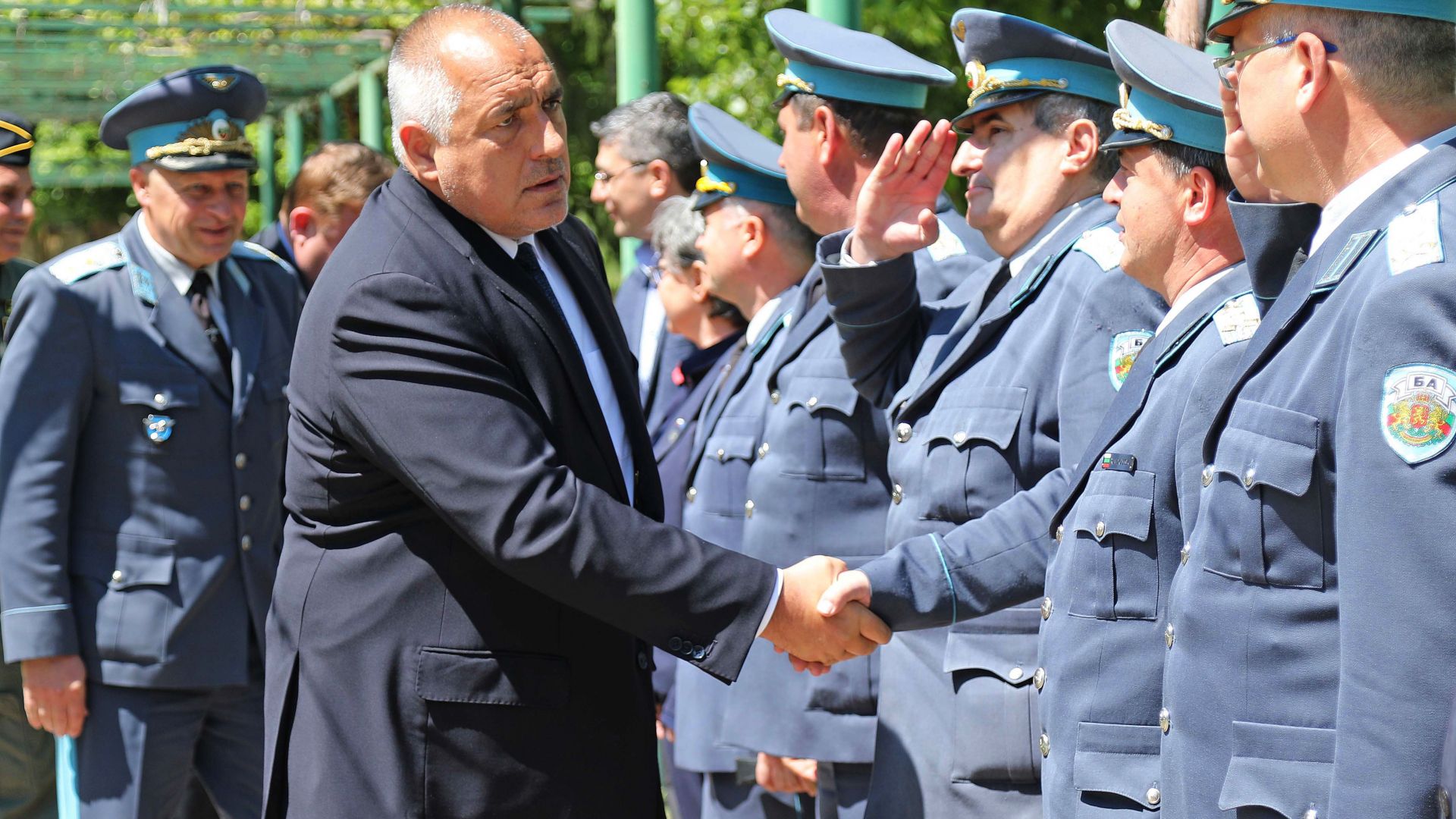 Видно е че президентът Румен Радев не е еднакво отдалечен