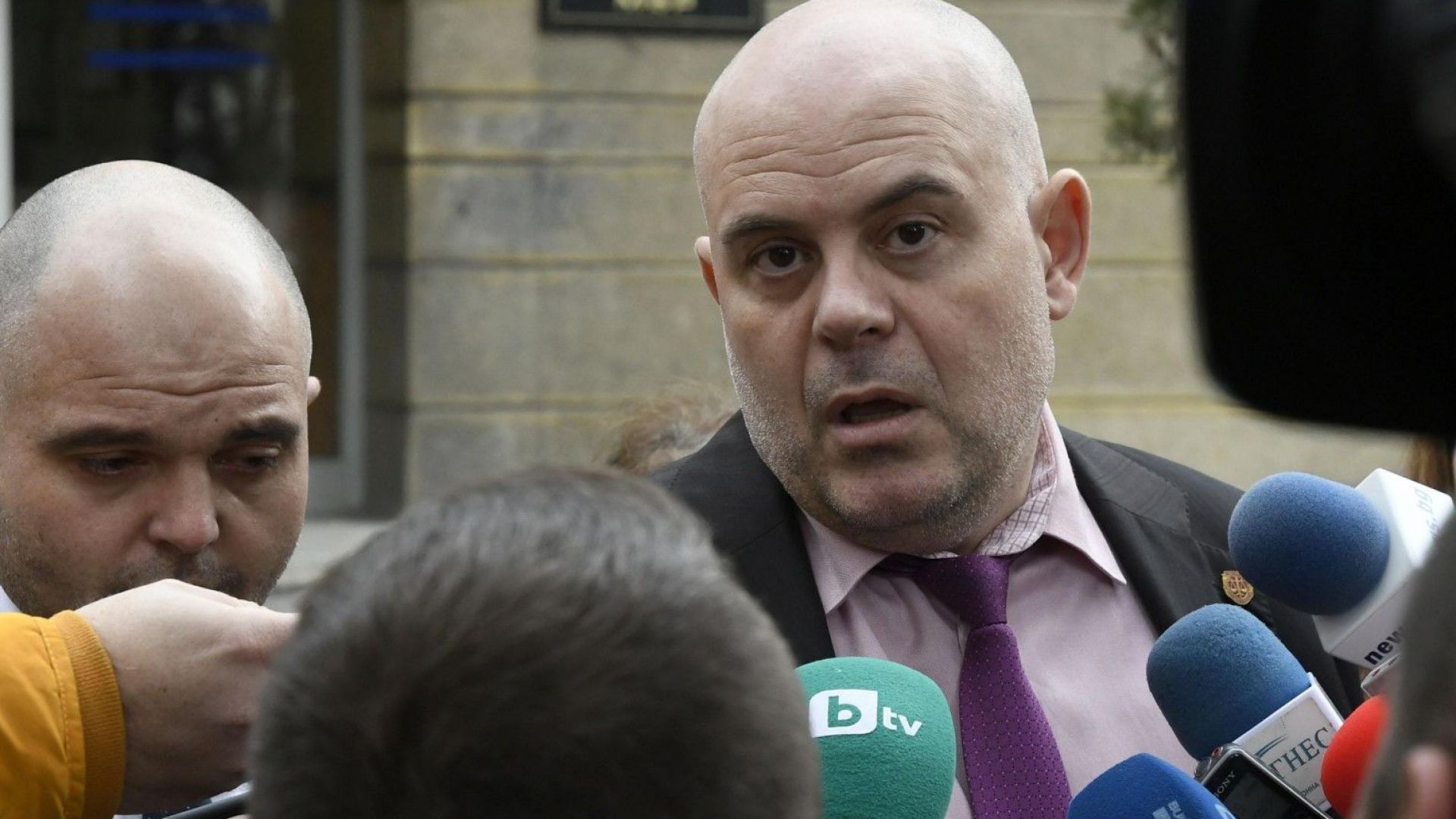 Петима са задържани за 72 часа а двама се издирват