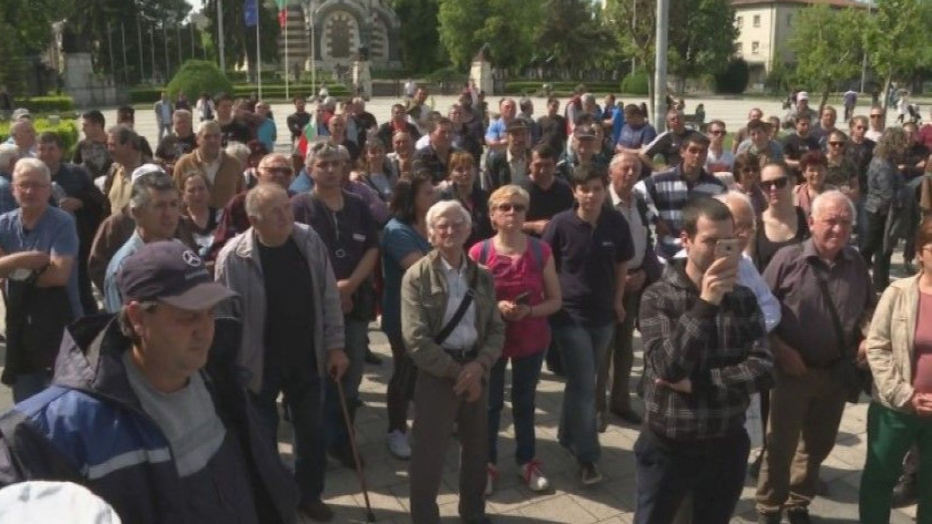 Нужно е криминализиране отравянето на пчелите и спешна промяна на