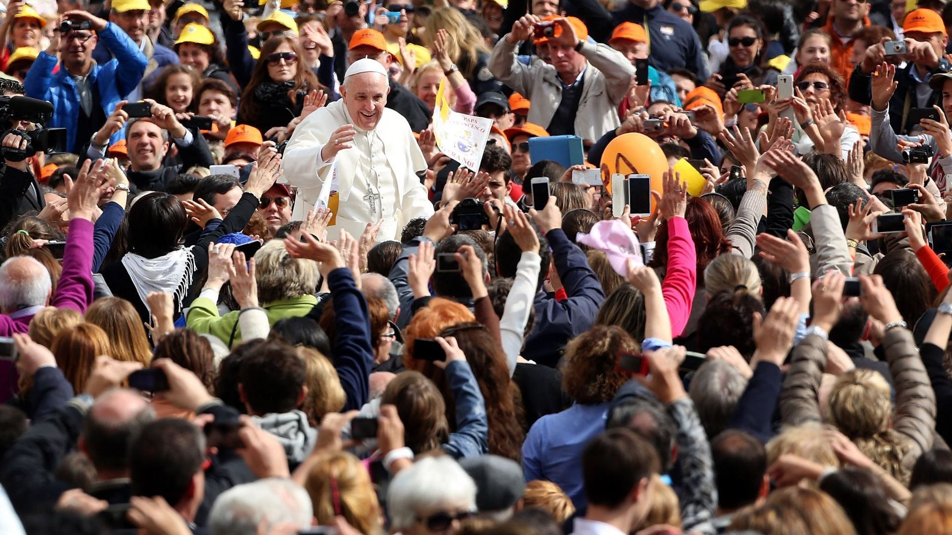 Папа Франциск пристига на тридневно апостолическо пътуване в България. Днес