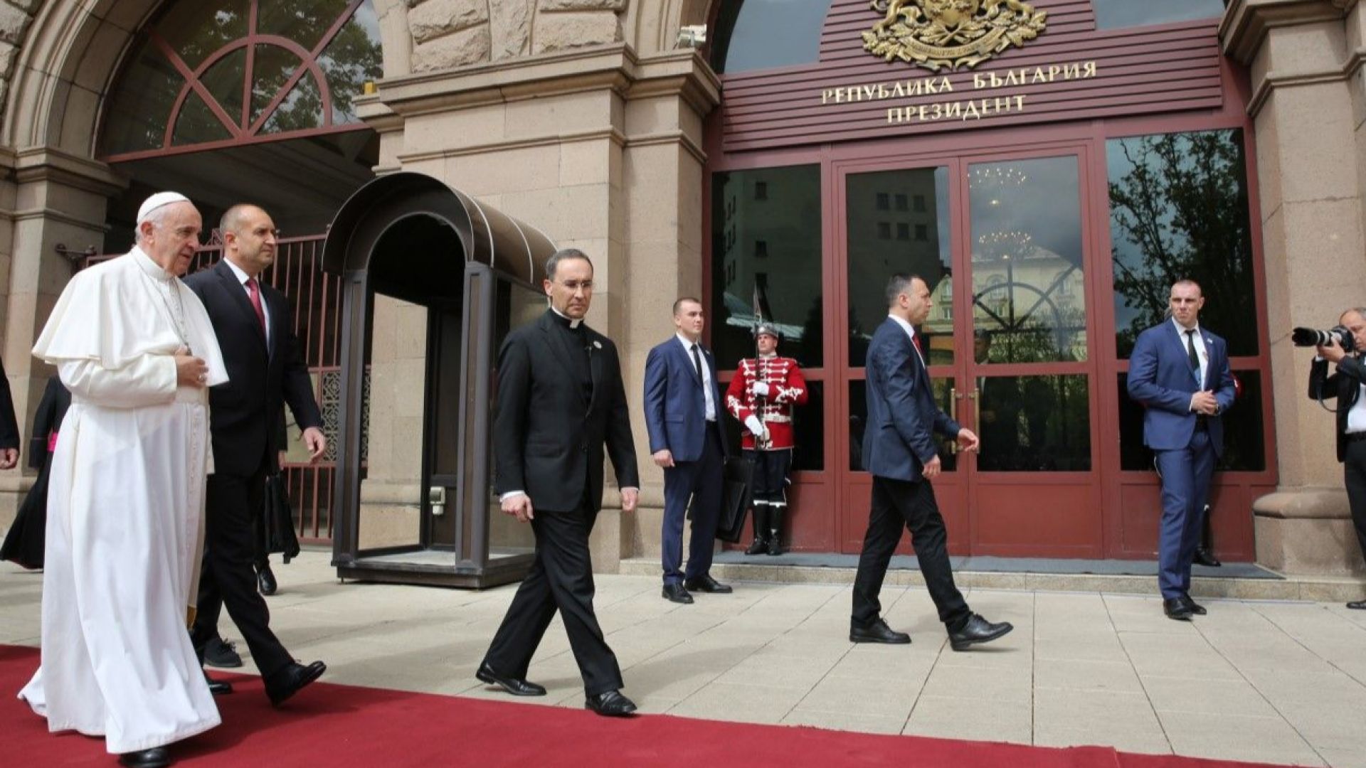 Президентът Румен Радев изпрати днес писмо до Негово светейшество папа